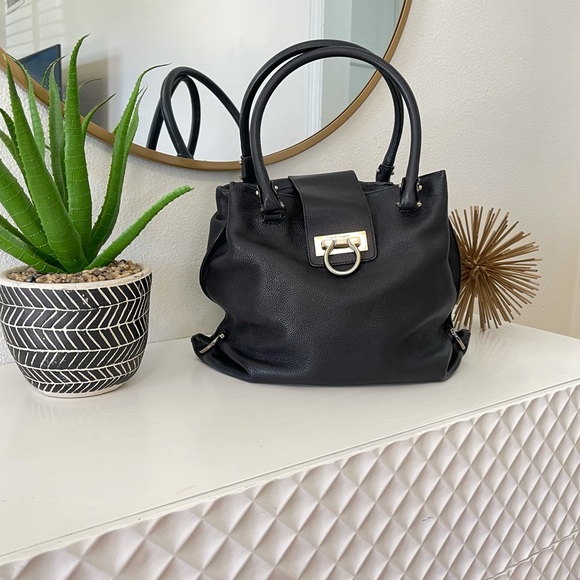 Salvatore Ferragamo Handbags - 🔥Salvatore Ferragamo Black Leather Shoulder Bag